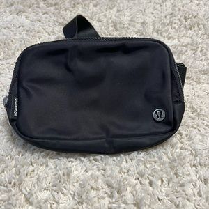 LULULEMON EVERYWHERE BELT BAG